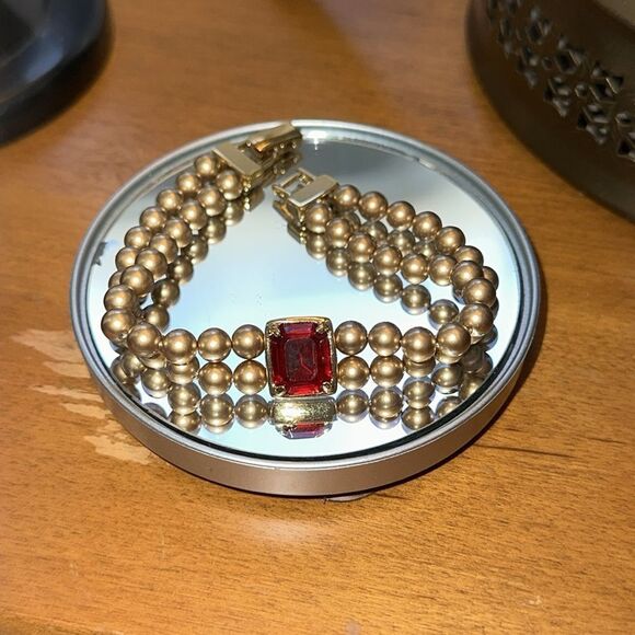 Gold faux pearl double strand bracelet with red ruby square stone - Picture 4 of 4